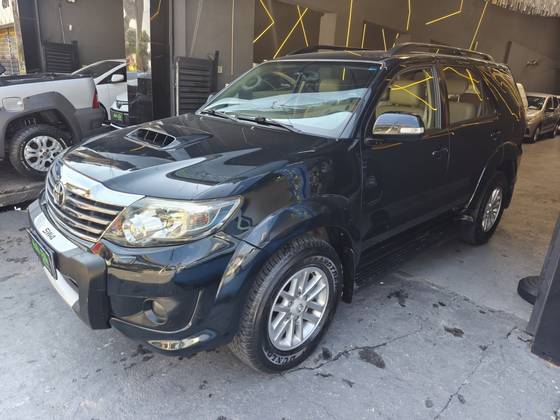 TOYOTA HILUX SW4 3.0 SRV 4X4 7 LUGARES 16V TURBO INTERCOOLER DIESEL 4P AUTOMÁTICO
